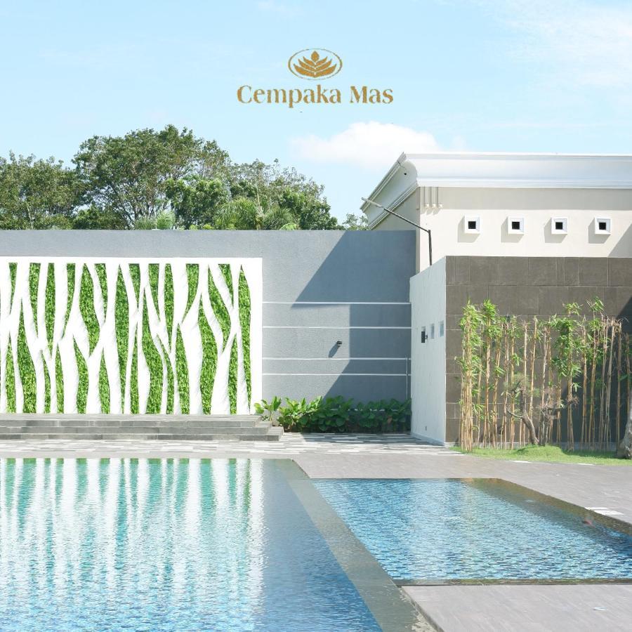 Cempaka Mas Hotel Jombang Экстерьер фото
