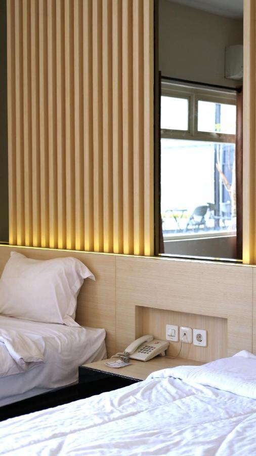 Cempaka Mas Hotel Jombang Экстерьер фото