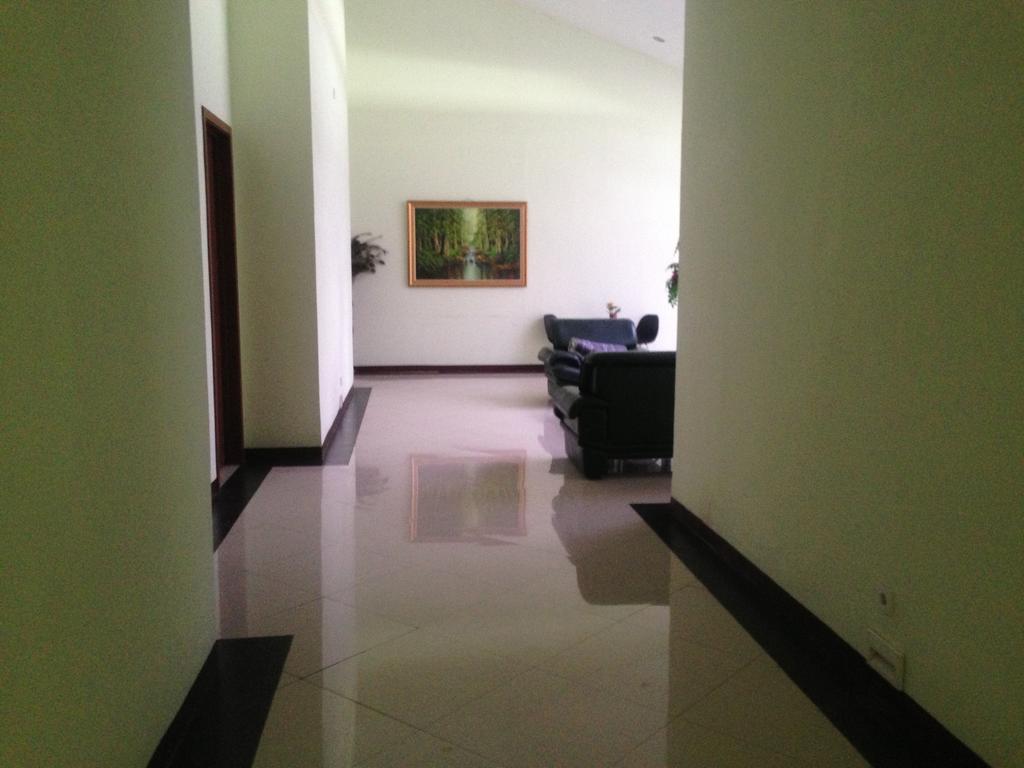 Cempaka Mas Hotel Jombang Экстерьер фото
