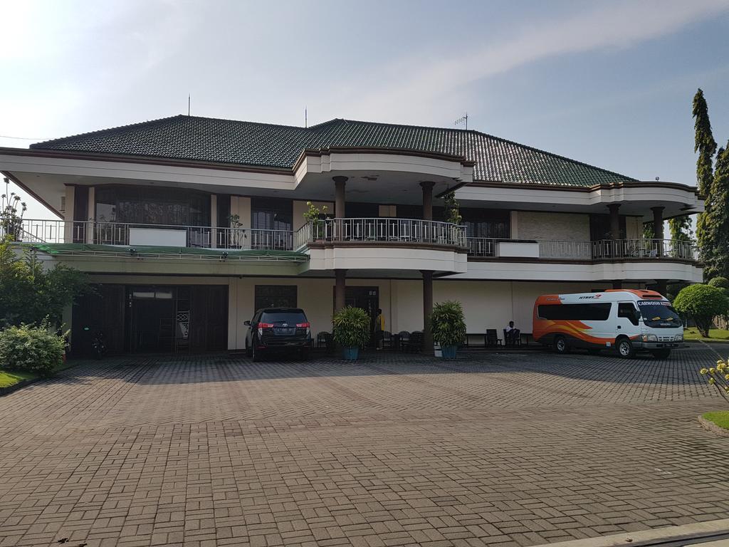 Cempaka Mas Hotel Jombang Экстерьер фото