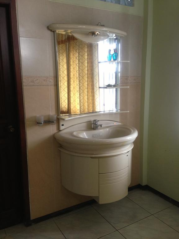 Cempaka Mas Hotel Jombang Экстерьер фото