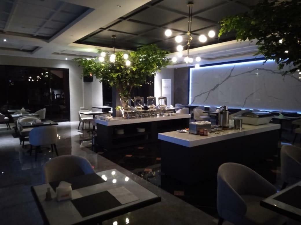 Cempaka Mas Hotel Jombang Экстерьер фото